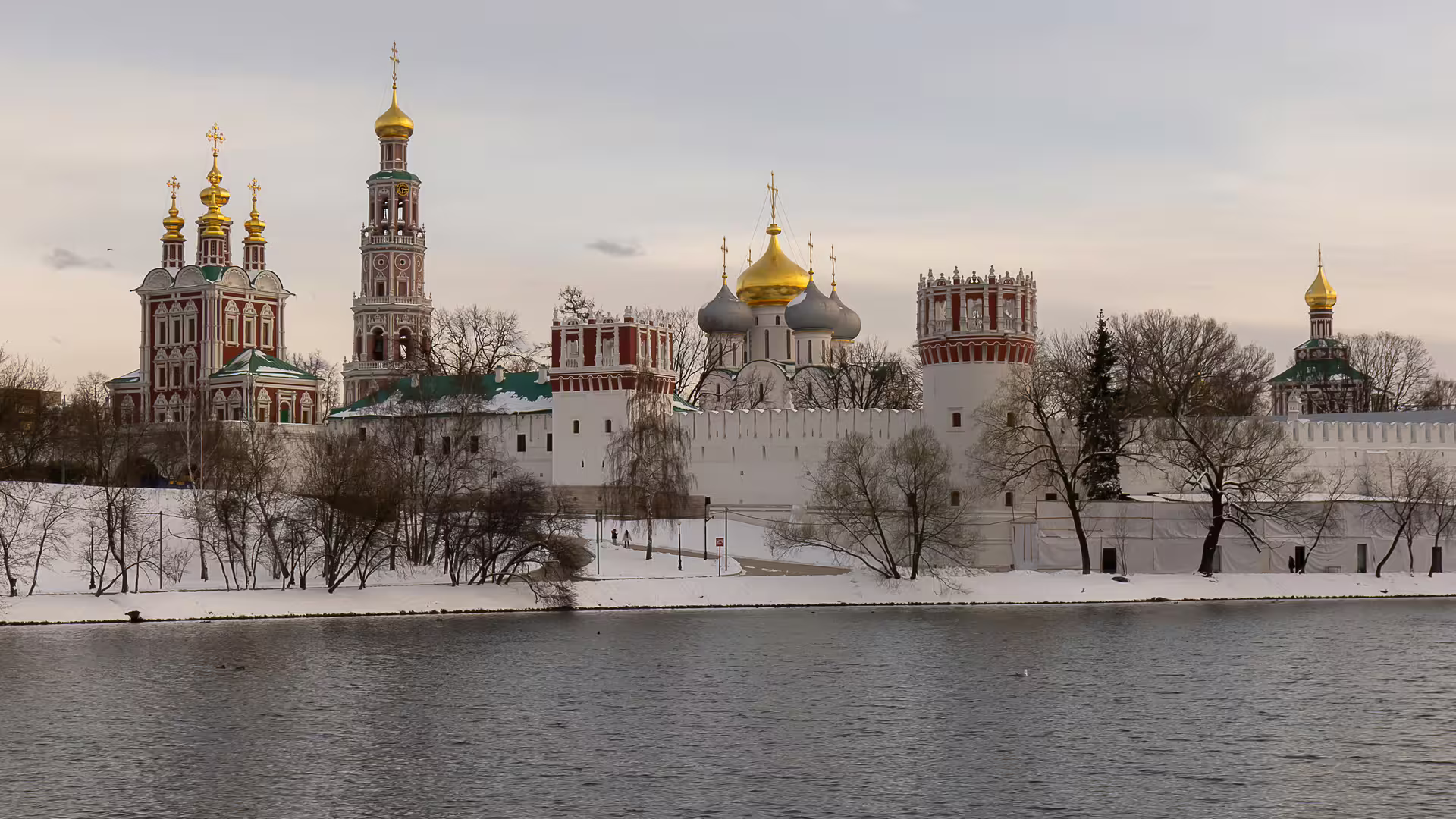 Новодевичий монастырь Арина-1040352.jpg