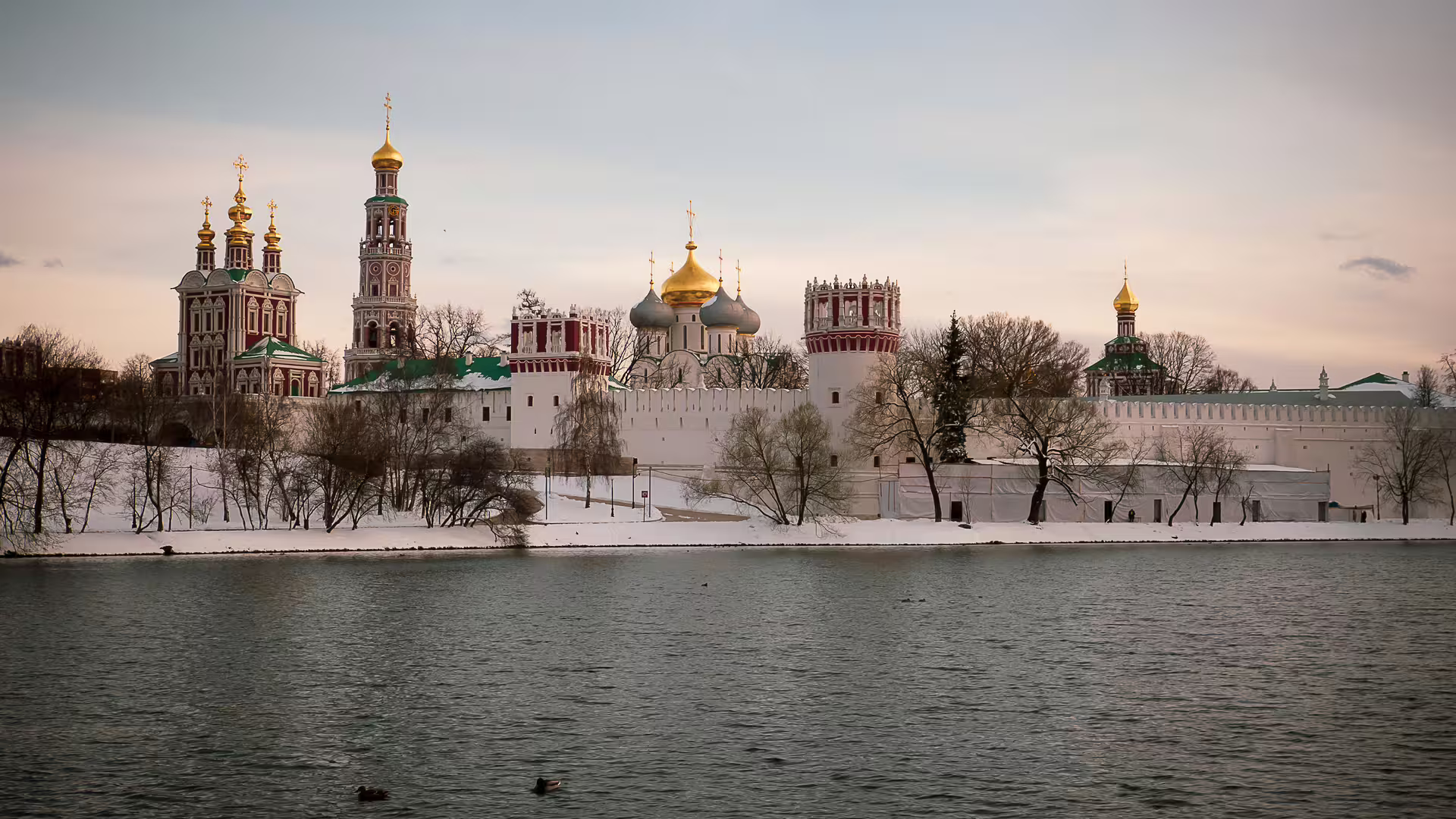 Новодевичий монастырь Арина-1040358.jpg