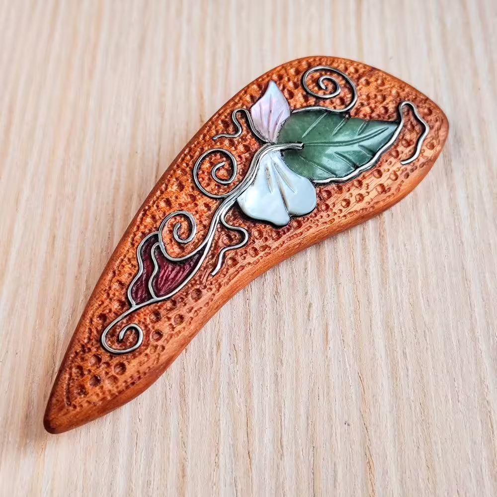 brooch 43a.jpg